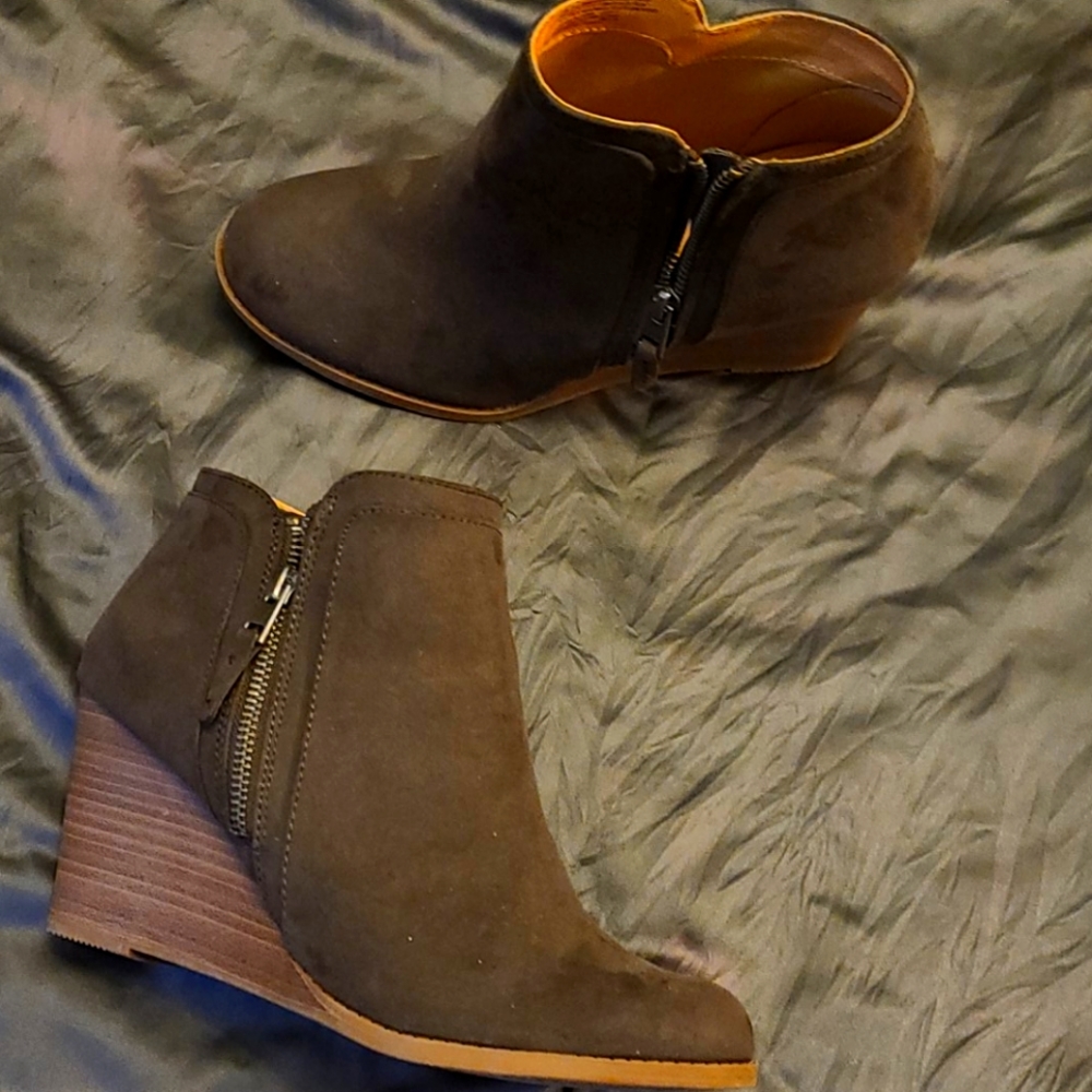 Wedged heeled boots